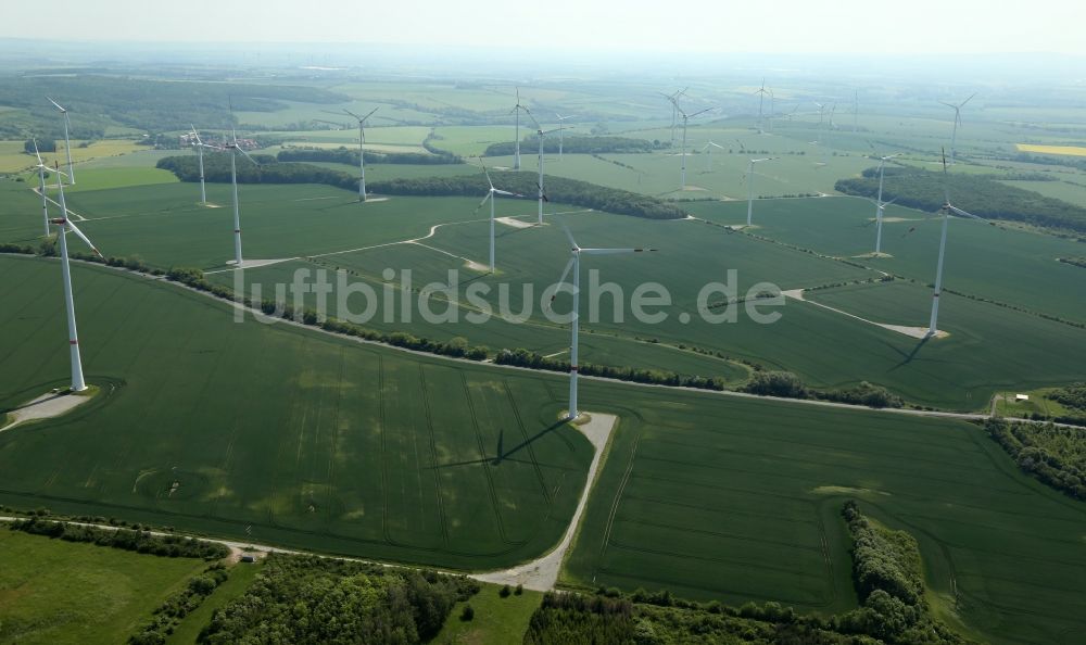 Kirchheilingen von oben - Windenergieanlagen (WEA) - Windrad- auf einem Feld in Kirchheilingen im Bundesland Thüringen, Deutschland