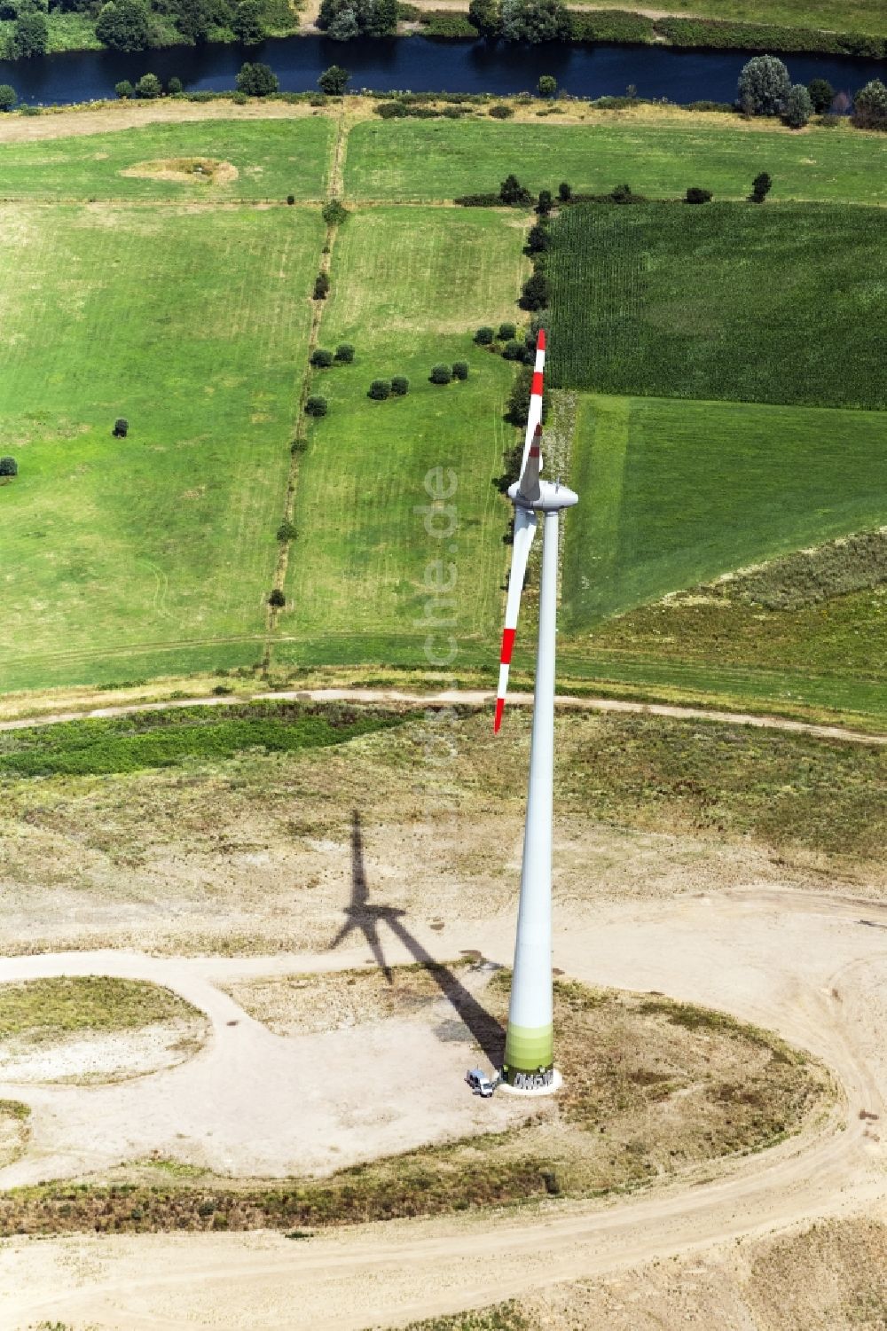 Mülheim an der Ruhr aus der Vogelperspektive: Windenergieanlagen (WEA) - Windrad- auf einem Feld in Mülheim an der Ruhr im Bundesland Nordrhein-Westfalen, Deutschland