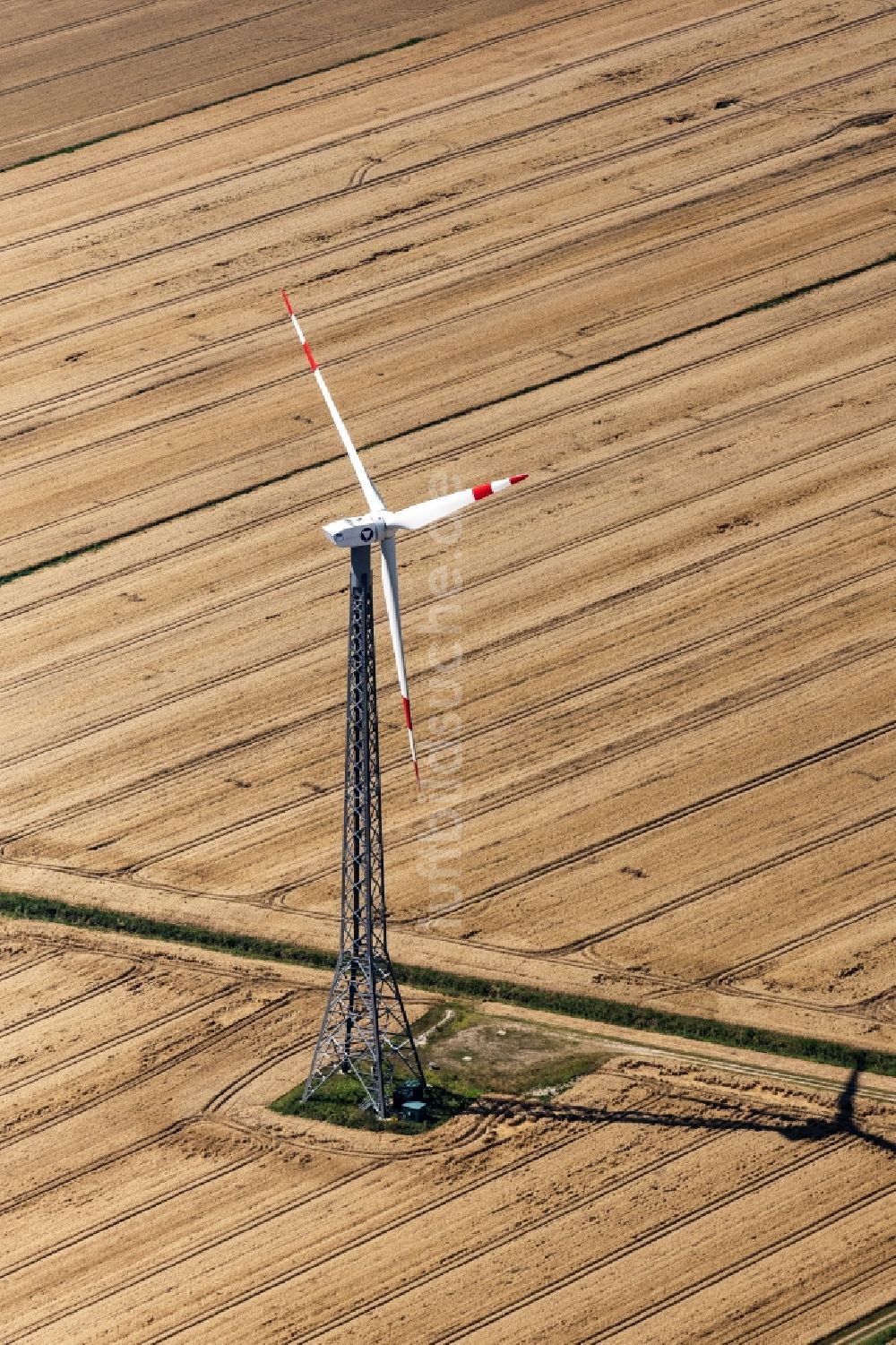 Neuenbrook von oben - Windenergieanlagen (WEA) - Windrad- auf einem Feld in Neuenbrook im Bundesland Schleswig-Holstein, Deutschland