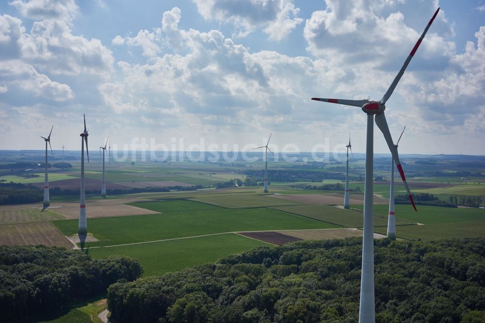 Luftaufnahme Oberickelsheim - Windenergieanlagen (WEA) - Windrad- auf einem Feld in Oberickelsheim im Bundesland Bayern, Deutschland
