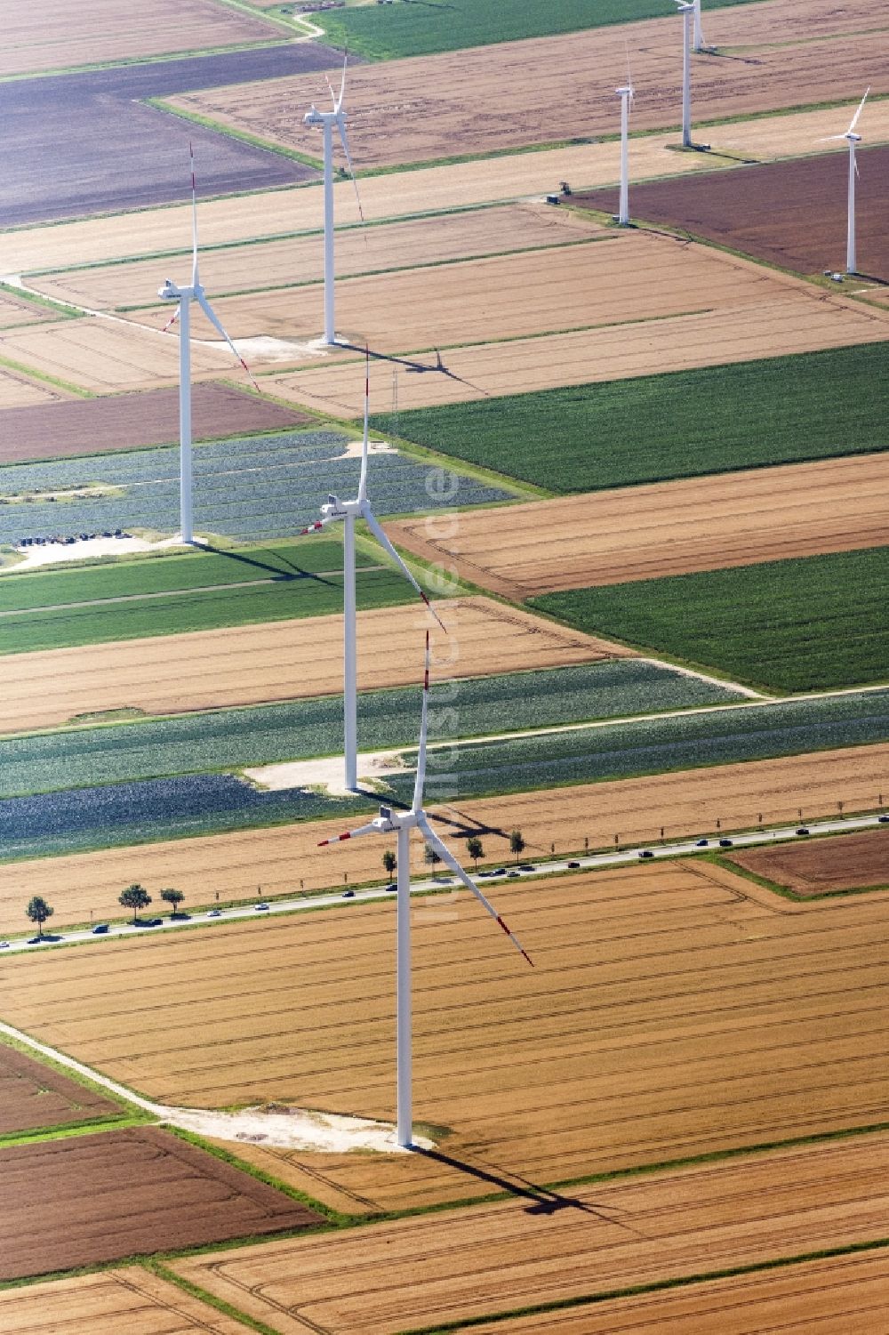 Oesterwurth von oben - Windenergieanlagen (WEA) - Windrad- auf einem Feld in Oesterwurth im Bundesland Schleswig-Holstein, Deutschland