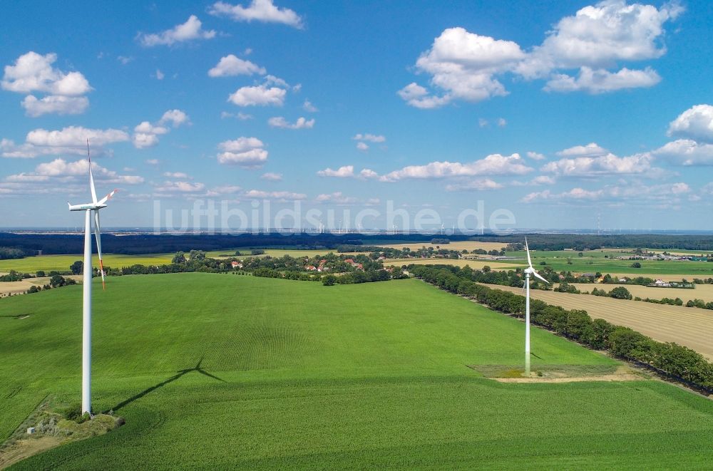 Luftbild Sieversdorf - Windenergieanlagen (WEA) - Windrad- auf einem Feld in Sieversdorf im Bundesland Brandenburg, Deutschland