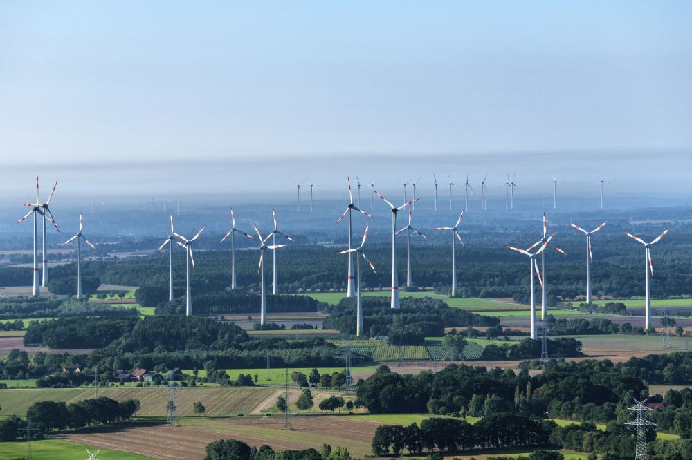 Luftaufnahme Deinste - Windenergieanlagen (WEA) - Windrad- auf einem Feld in Stade Helmste im Bundesland Niedersachsen, Deutschland