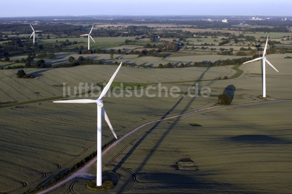 Luftaufnahme Tüttendorf - Windenergieanlagen (WEA) - Windrad - auf einem Feld in Tüttendorf im Bundesland Schleswig-Holstein