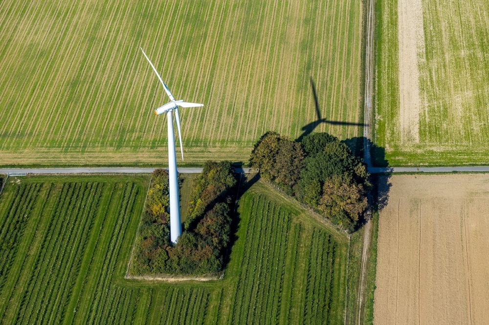 Luftaufnahme Unna - Windenergieanlagen (WEA) - Windrad- auf einem Feld in Unna im Bundesland Nordrhein-Westfalen, Deutschland