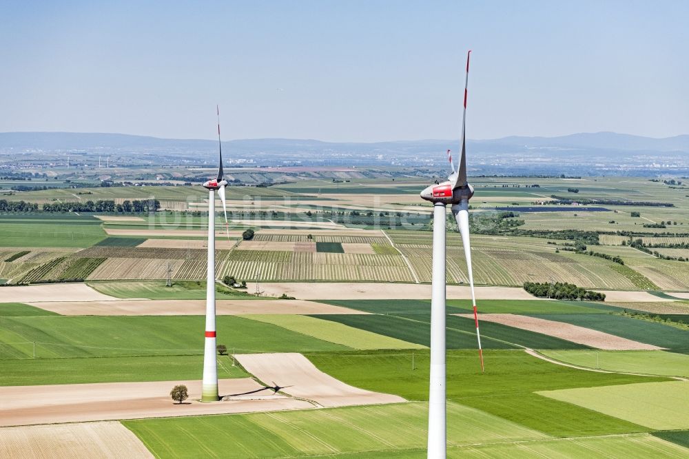 Wintersheim von oben - Windenergieanlagen (WEA) - Windrad- auf einem Feld in Wintersheim im Bundesland Rheinland-Pfalz, Deutschland