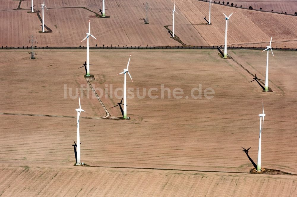 Luftbild Zörbig - Windenergieanlagen (WEA) - Windrad- auf einem Feld in Zörbig im Bundesland Sachsen-Anhalt