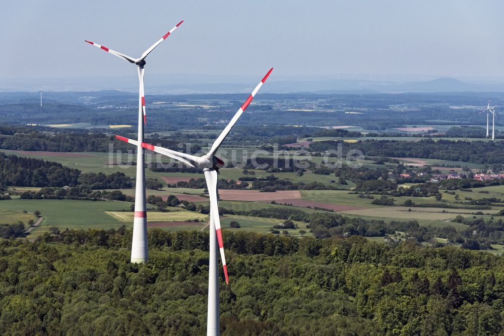 Luftbild Feldatal - Windenergieanlagen (WEA) - Windrad- in einem Waldstück in Feldatal im Bundesland Hessen, Deutschland