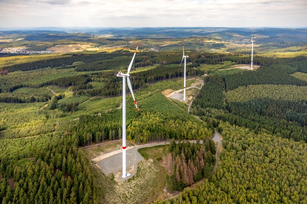 Luftbild Haiger - Windenergieanlagen (WEA) - Windrad- in einem Waldstück in Haiger im Bundesland Hessen, Deutschland