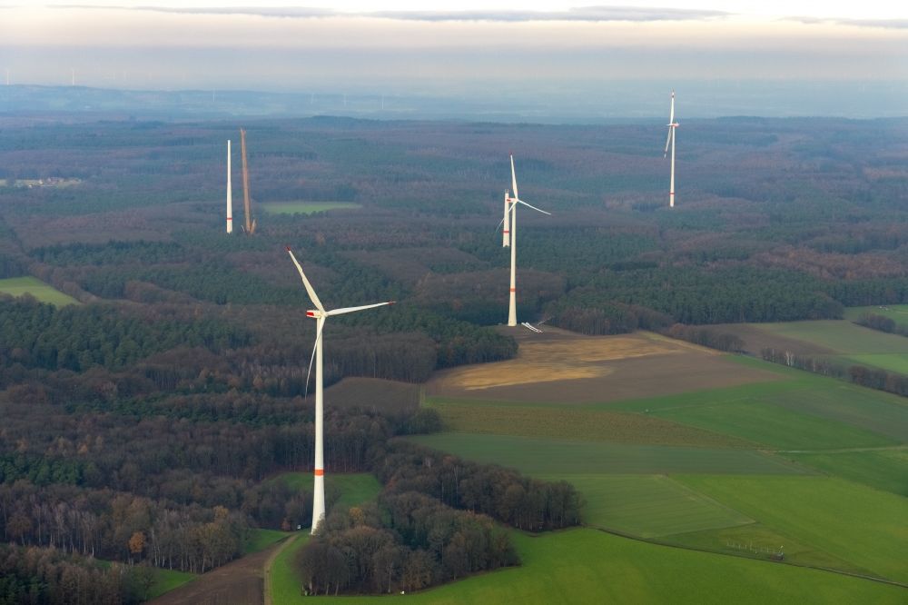 Haltern am See von oben - Windenergieanlagen (WEA) - Windrad- in einem Waldstück in Haltern am See im Bundesland Nordrhein-Westfalen, Deutschland