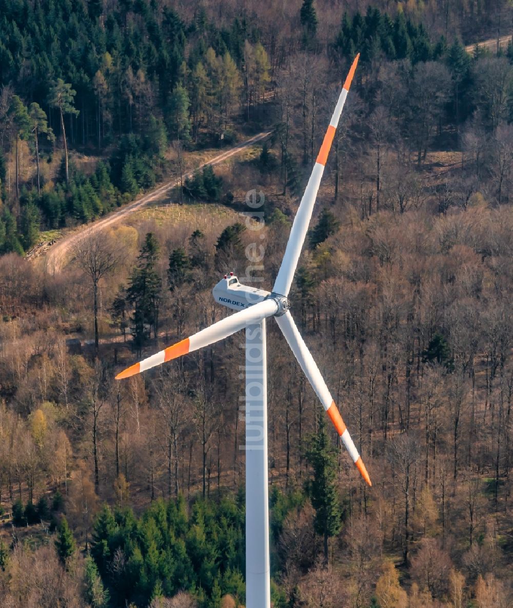 Lahr/Schwarzwald aus der Vogelperspektive: Windenergieanlagen (WEA) - Windrad- in einem Waldstück am Langenhard in Lahr/Schwarzwald im Bundesland Baden-Württemberg, Deutschland