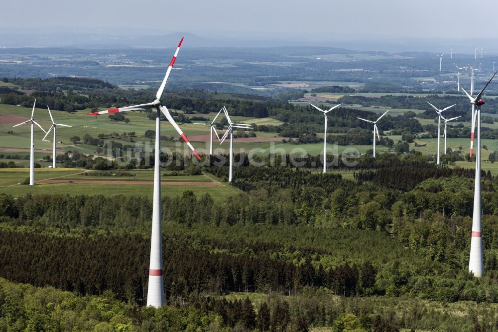 Luftbild Lautertal - Windenergieanlagen (WEA) - Windrad- in einem Waldstück in Lautertal im Bundesland Hessen, Deutschland