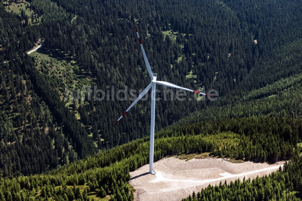Luftbild Rettenegg - Windenergieanlagen (WEA) - Windrad- in einem Waldstück in Rettenegg in Steiermark, Österreich