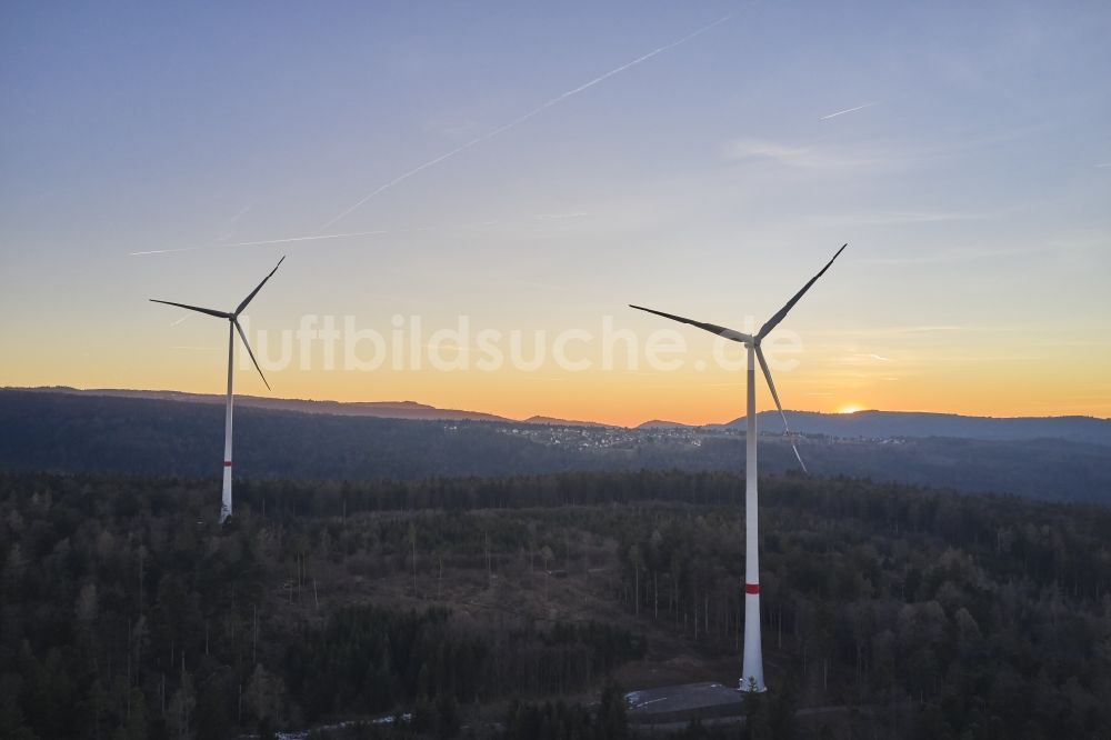 Luftbild Straubenhardt - Windenergieanlagen (WEA) - Windrad- in einem Waldstück in Straubenhardt im Bundesland Baden-Württemberg, Deutschland