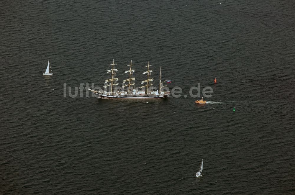 Luftbild Rostock - Windjammer auf der Ostsee vor Warnemünde in Rostock im Bundesland Mecklenburg-Vorpommern