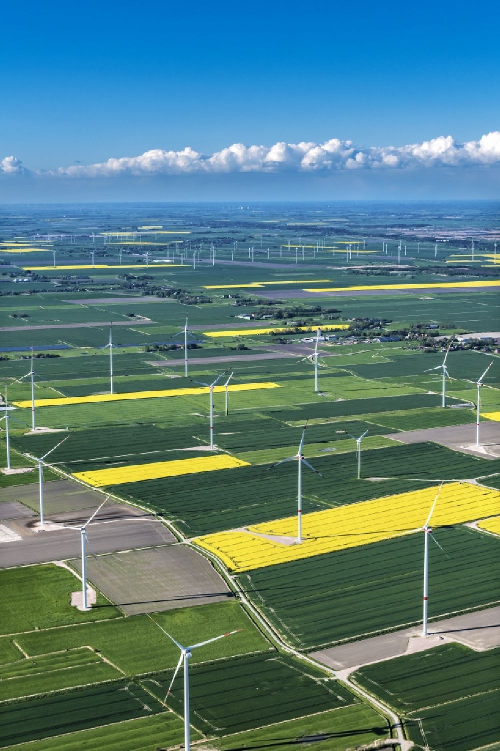 Wesselburen aus der Vogelperspektive: Windkrafträder Wesselburen im Bundesland Schleswig-Holstein