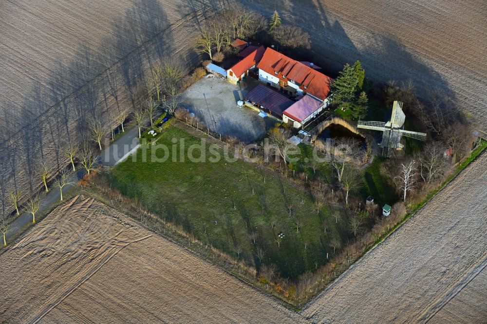 Luftaufnahme Donndorf - Windmühle am Gehöft eines Bauernhofes bei Donndorf im Bundesland Thüringen, Deutschland