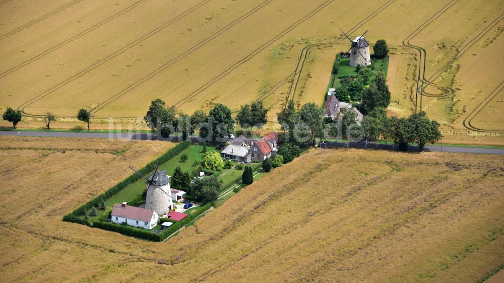 Luftaufnahme Ebersroda - Windmühle am Gehöft eines Bauernhofes in Ebersroda im Bundesland Sachsen-Anhalt, Deutschland