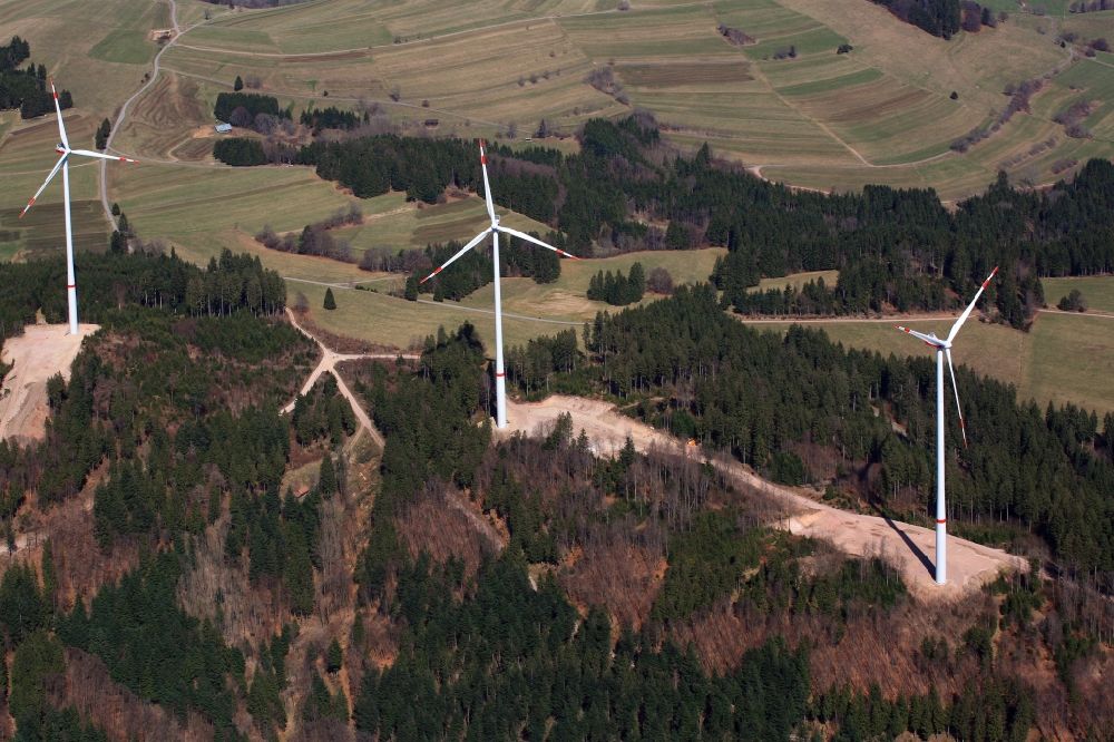 Hasel aus der Vogelperspektive: Windpark auf dem Bergrücken Glaserkopf im Südschwarzwald in Hasel im Bundesland Baden-Württemberg