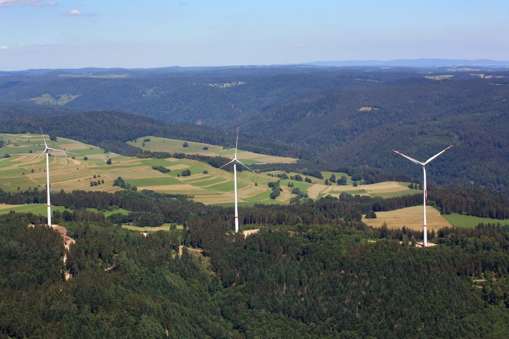 Hasel aus der Vogelperspektive: Windpark auf dem Bergrücken Glaserkopf im Südschwarzwald in Hasel im Bundesland Baden-Württemberg