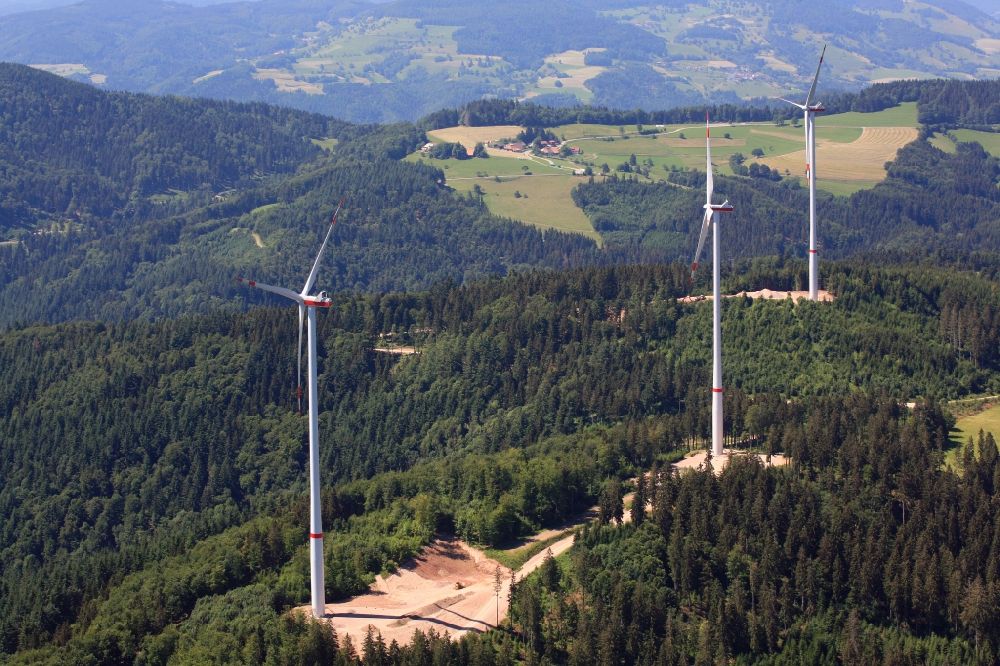 Hasel von oben - Windpark mit drei Windrädern auf dem Bergrücken Glaserkopf im Südschwarzwald in Hasel im Bundesland Baden-Württemberg