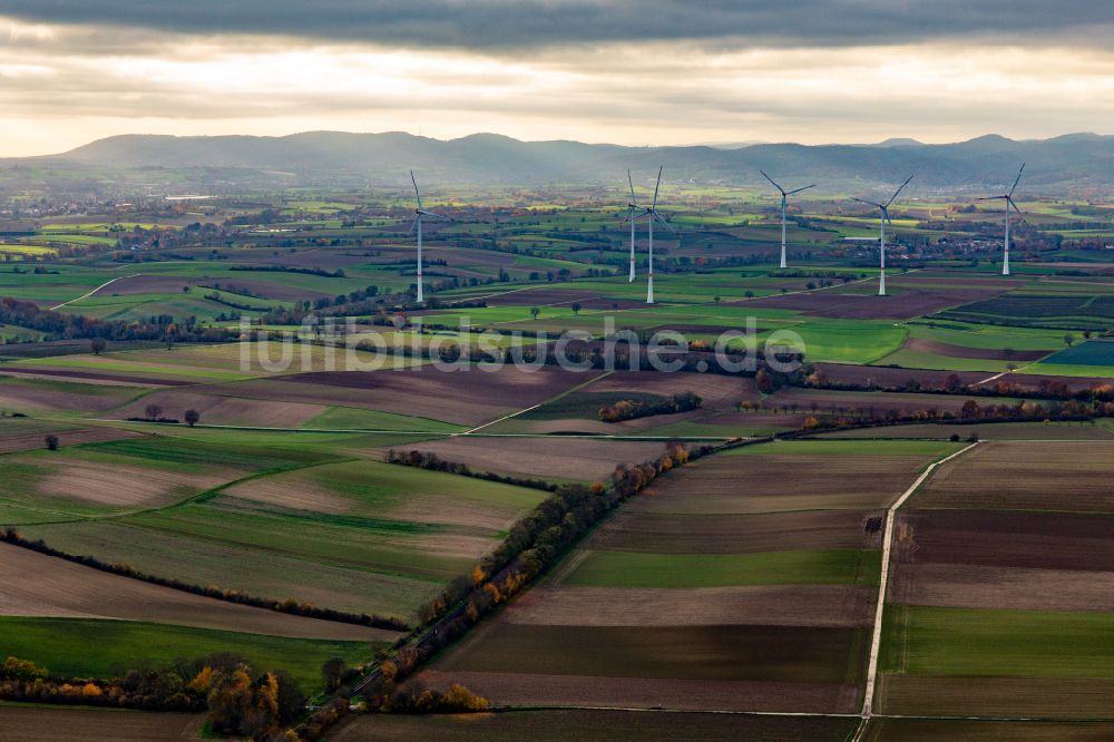 Freckenfeld aus der Vogelperspektive: Windpark Freckenfeld der EnBW - Windenergieanlage mit 6 Windrädern