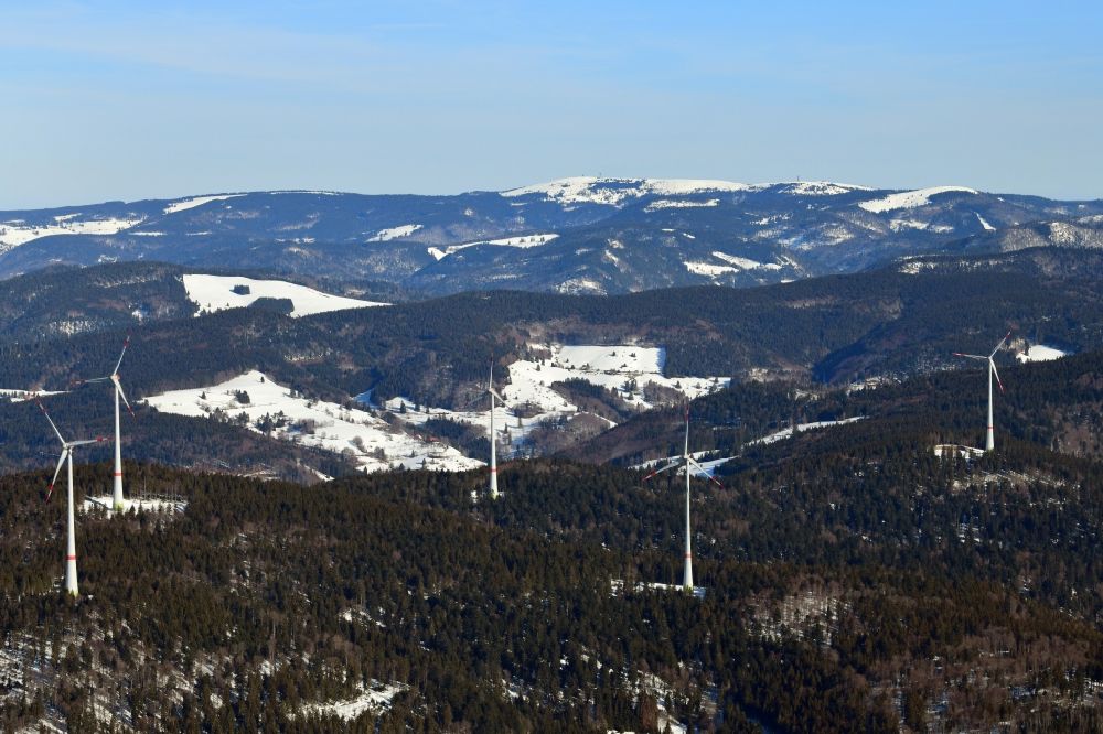 Schopfheim von oben - Windpark im verschneiten Südschwarzwald auf dem Rohrenkopf im Schopfheimer Ortsteil Gersbach im Bundesland Baden-Württemberg