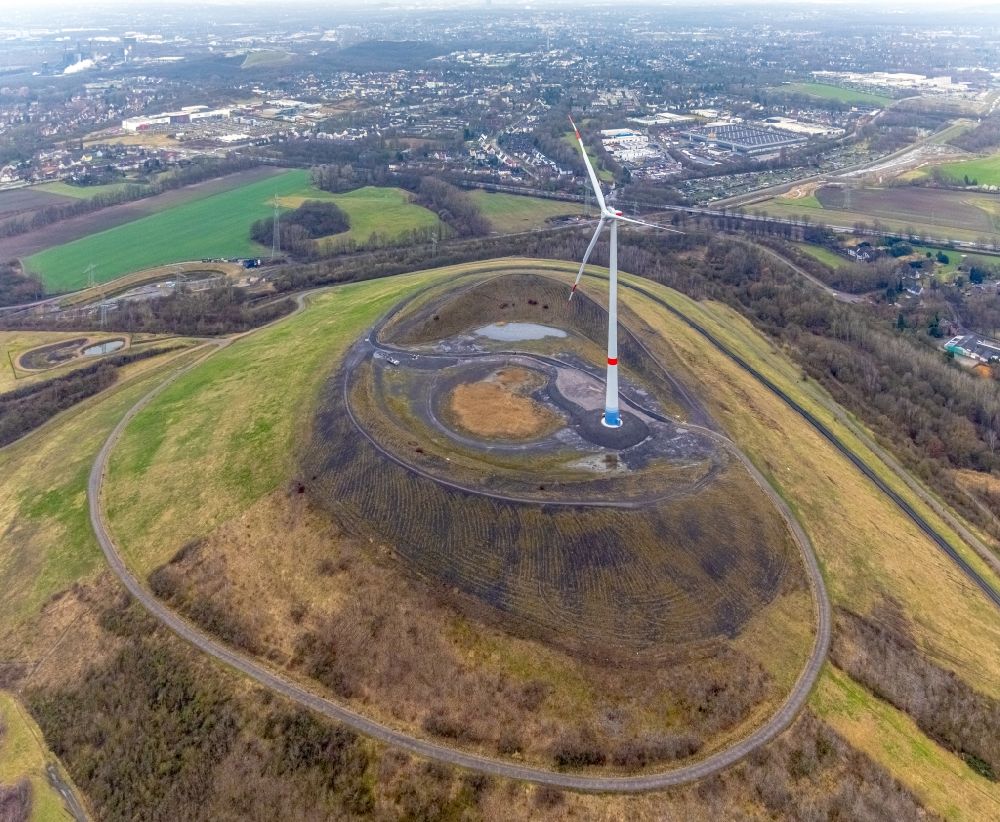 Luftbild Gladbeck - Windrad auf dem Abraum- Halden- Hügel der Mottbruchhalde in Gladbeck im Bundesland Nordrhein-Westfalen, Deutschland