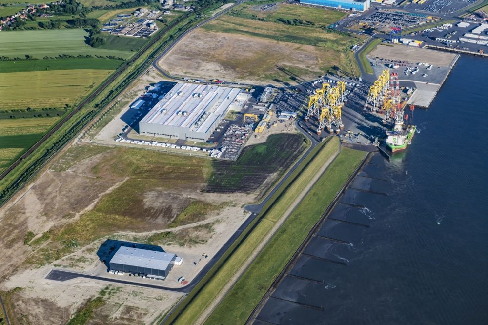 Luftaufnahme Cuxhaven - Windrad- Montage und Produktionsstätte in Cuxhaven im Bundesland Niedersachsen, Deutschland