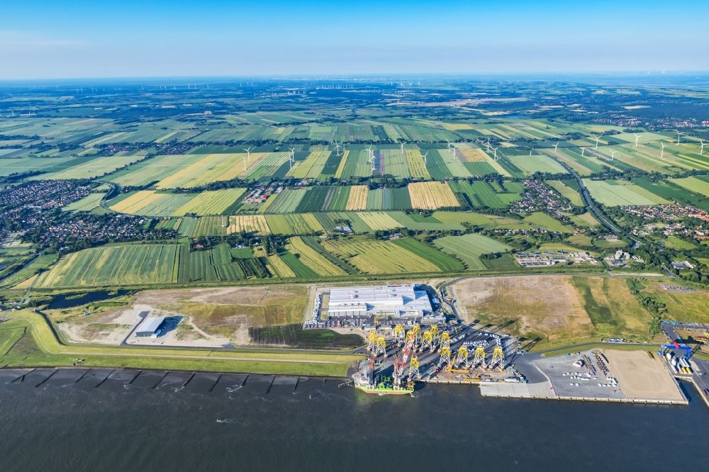 Cuxhaven von oben - Windrad- Montage und Produktionsstätte in Cuxhaven im Bundesland Niedersachsen, Deutschland