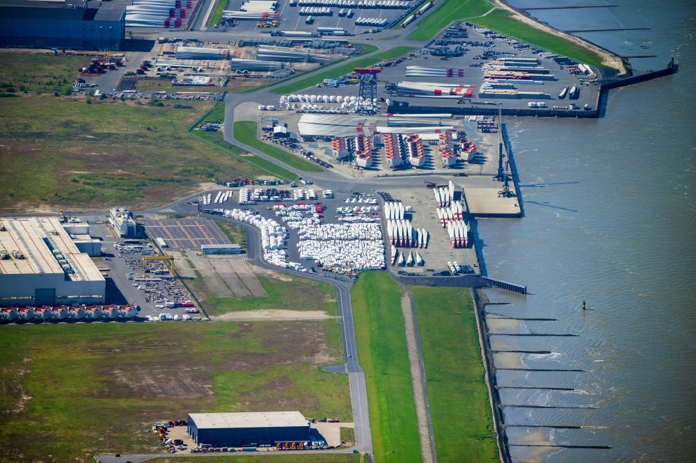 Cuxhaven von oben - Windrad- Montage und Produktionsstätte Siemens Gamesa Renewable Energy in Cuxhaven im Bundesland Niedersachsen, Deutschland