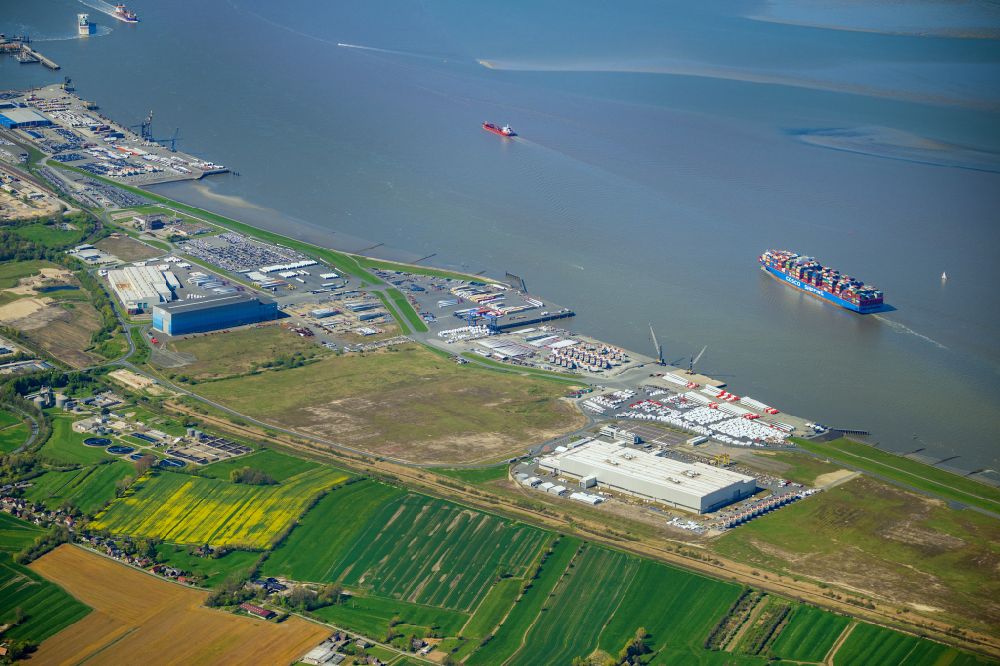 Luftaufnahme Cuxhaven - Windrad- Montage und Produktionsstätte Siemens Gamesa Renewable Energy in Cuxhaven im Bundesland Niedersachsen, Deutschland