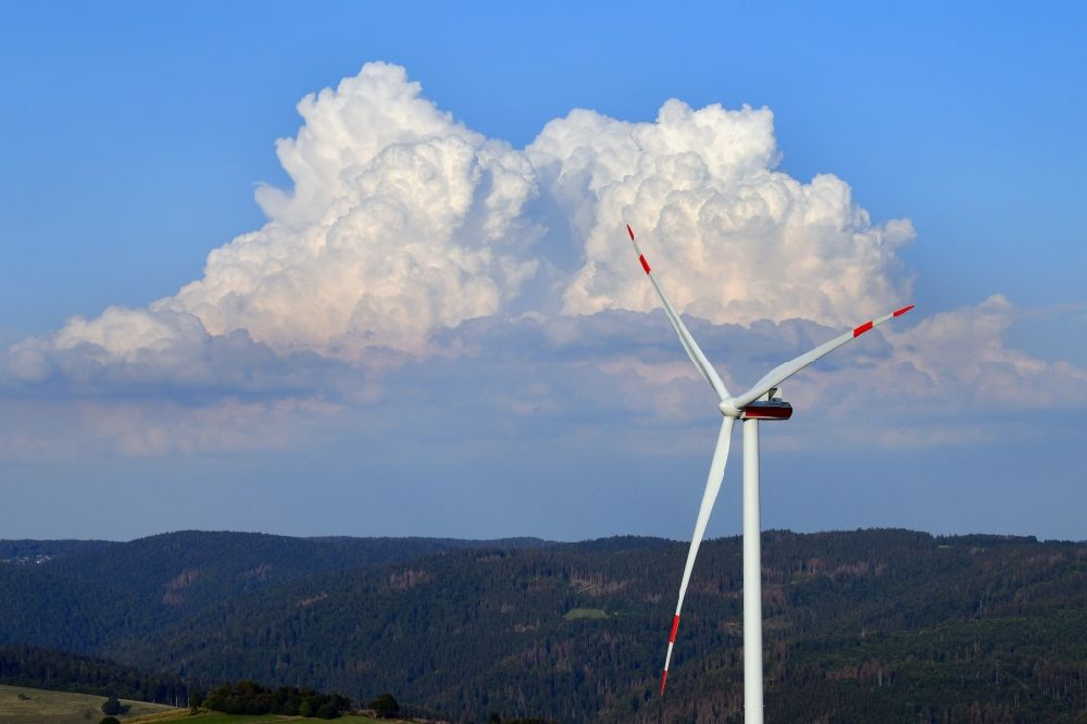 Luftaufnahme Hasel - Windrad im Windpark auf dem Bergrücken Glaserkopf im Südschwarzwald in Hasel im Bundesland Baden-Württemberg