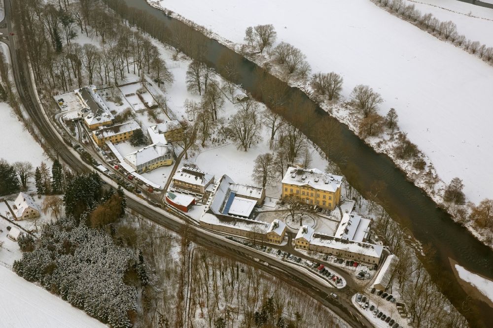 Luftbild Schwerte - Winter Landschaft der mit Schnee bedeckten Gelände der Evangelische n Akademie Schwerte Haus Villigst in Schwerte im Ruhrtal im Bundesland Nordrhein-Westfalen NRW