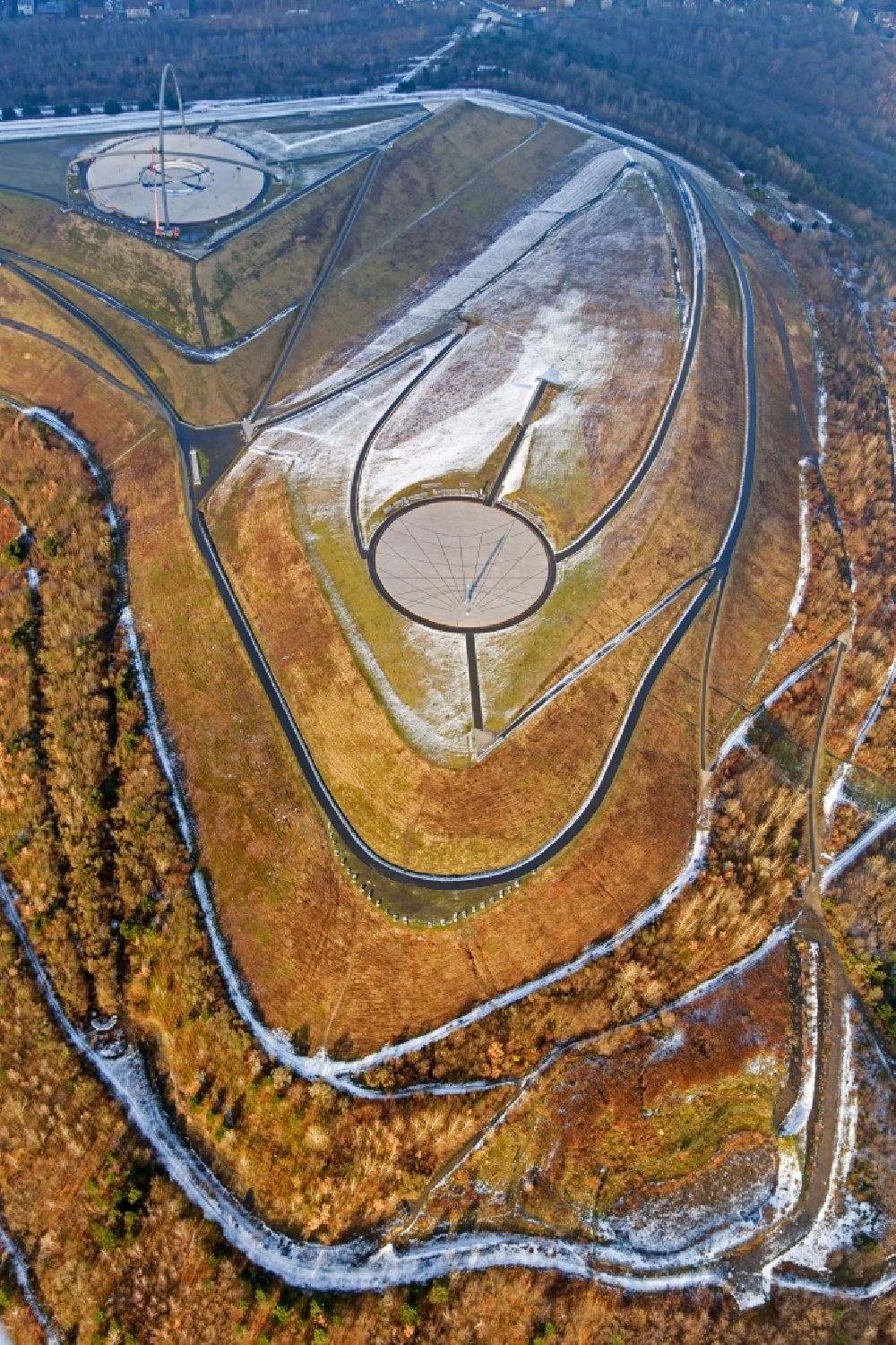 Luftaufnahme Herten - Winterlandschaft vom Landschaftspark der Emscherbruch Halde bei Herten in Nordrhein-Westfalen