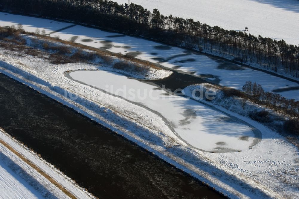 Luftbild Nielebock - Winterlich mit Schnee und Eis bedeckten Flußverlauf des Elbe-Havel-Kanal am Altarm bei Seedorf im Bundesland Sachsen-Anhalt