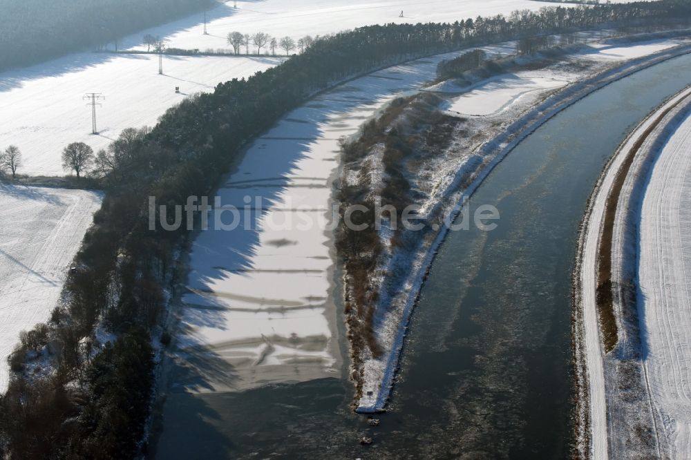 Luftbild Nielebock - Winterlich mit Schnee und Eis bedeckten Flußverlauf des Elbe-Havel-Kanal am Altarm bei Seedorf im Bundesland Sachsen-Anhalt