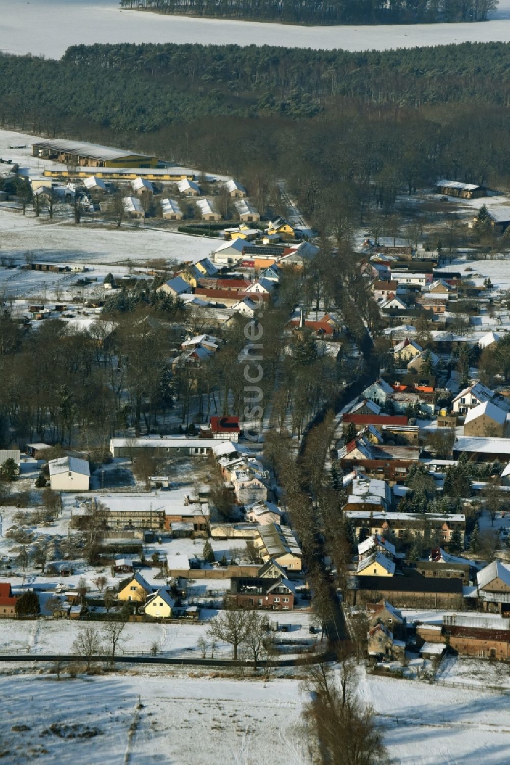 Luftbild Blankenfelde-Mahlow - Winterlich schneebedeckte Dorf - Ansicht in Jühnsdorf im Bundesland Brandenburg