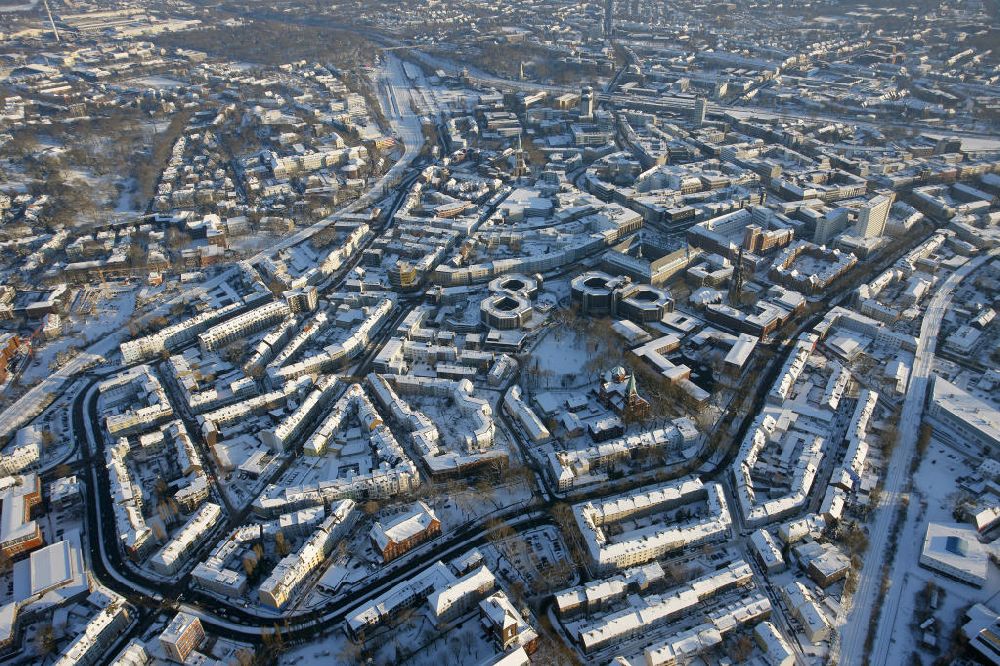 Bochum von oben - Winterlich verschneiter Nordring in Bochum, Nordrhein- Westfalen