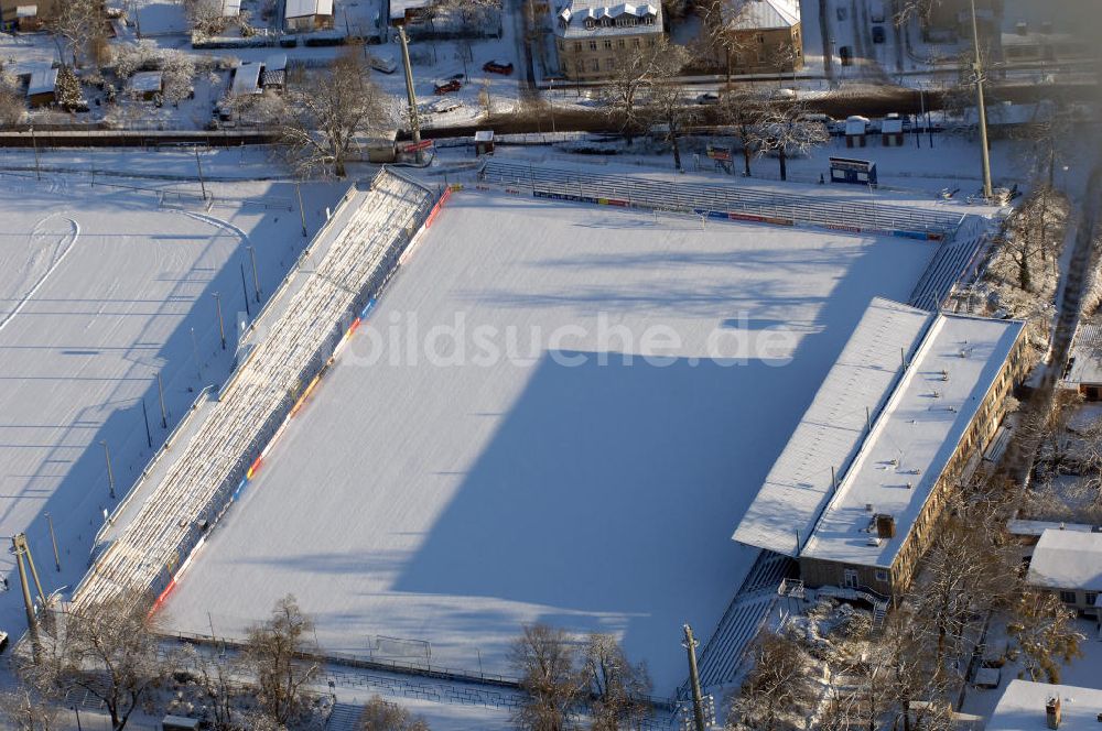 Luftaufnahme Potsdam Babelsberg - Winterlich verschneites Karl-Liebknecht-Stadion in Potsdam - Babelsberg