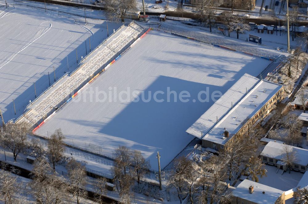 Potsdam Babelsberg von oben - Winterlich verschneites Karl-Liebknecht-Stadion in Potsdam - Babelsberg