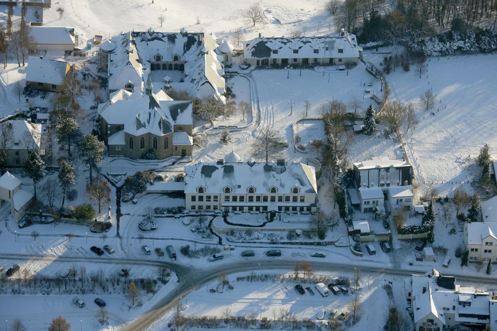 Bochum von oben - Winterlich verschneites Kloster Stiepel in Bochum, Nordrhein-Westfalen