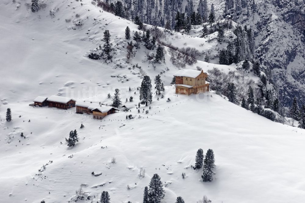 Garmisch-Partenkirchen von oben - Winterlich verschneites Königshaus am Schachen nahe Garmisch-Partenkirchen im Bundesland Bayern