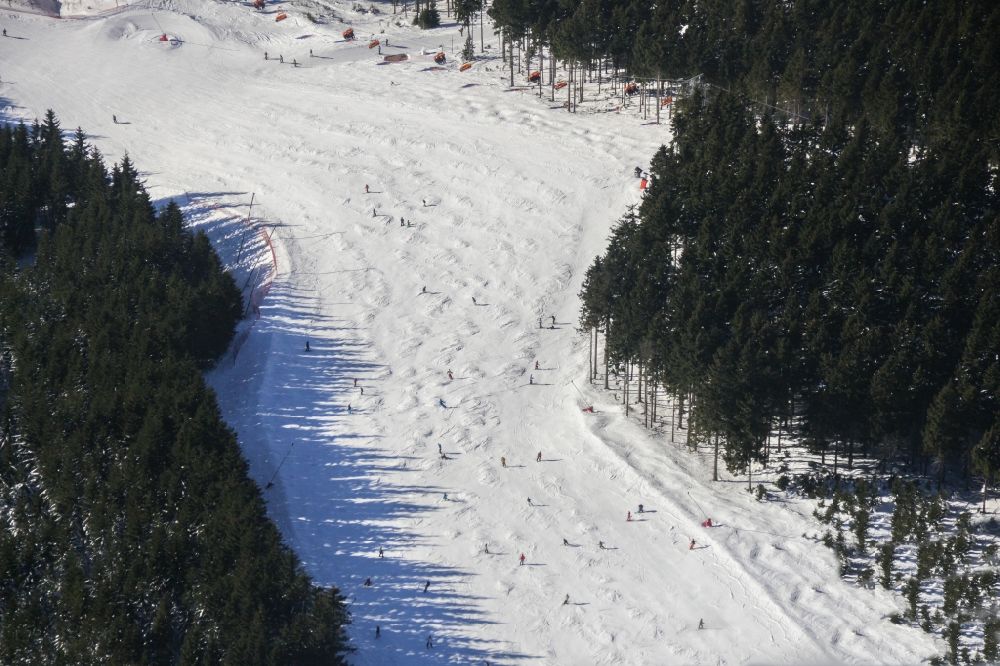 Luftaufnahme Jáchymov - Winterliches Skigebiet Klinovec in Jáchymov in Karlovarský kraj, Tschechische Republik