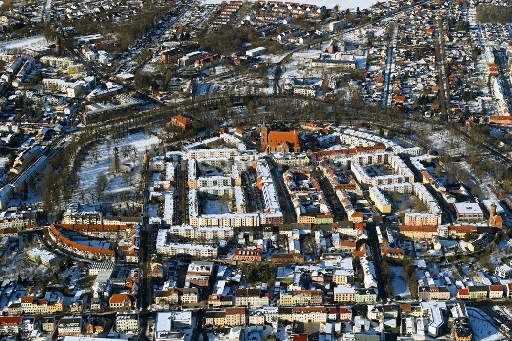 Luftaufnahme Bernau - Winterluftbild Altstadtbereich und Innenstadtzentrum in Bernau im Bundesland Brandenburg, Deutschland