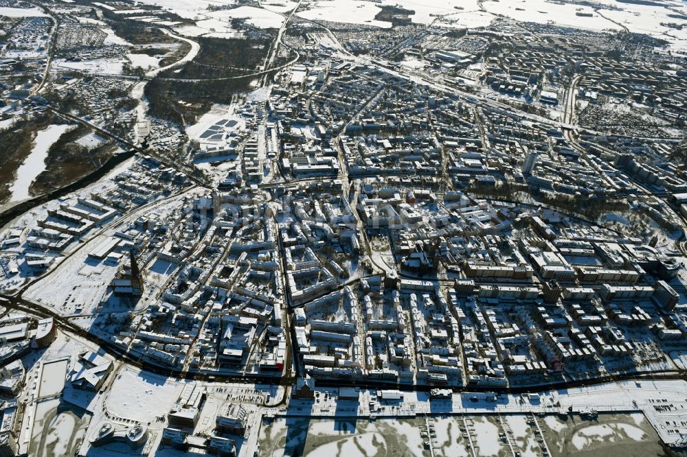 Luftaufnahme Rostock - Winterluftbild Altstadtbereich und Innenstadtzentrum in Rostock im Bundesland Mecklenburg-Vorpommern, Deutschland