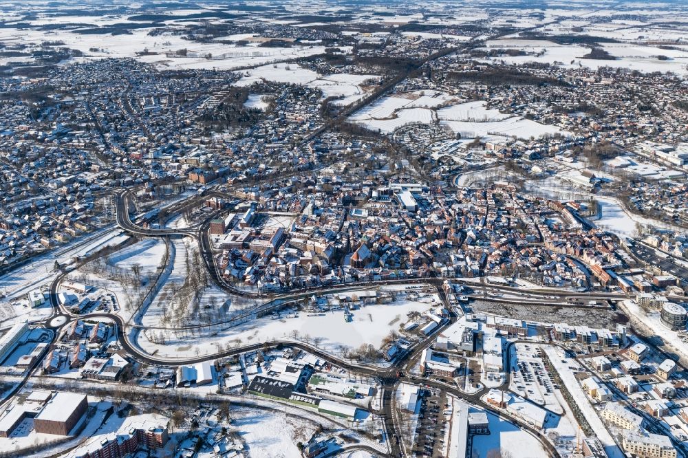 Luftbild Stade - Winterluftbild Altstadtbereich und Innenstadtzentrum in Stade im Bundesland Niedersachsen, Deutschland