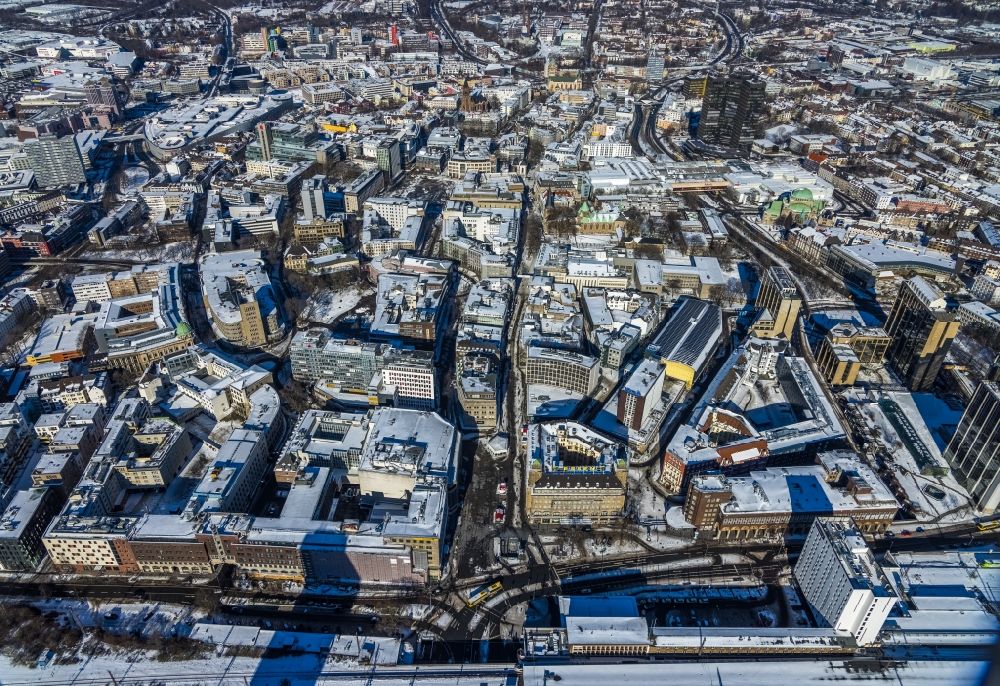 Luftbild Essen - Winterluftbild Ansicht der Innenstadt von Essen im Bundesland Nordrhein-Westfalen, Deutschland
