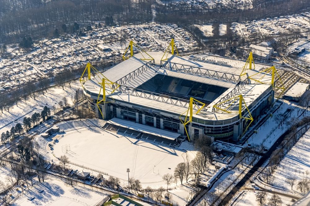 Luftaufnahme Dortmund - Winterluftbild Arena des BVB - Stadion Signal Iduna Park in Dortmund im Bundesland Nordrhein-Westfalen