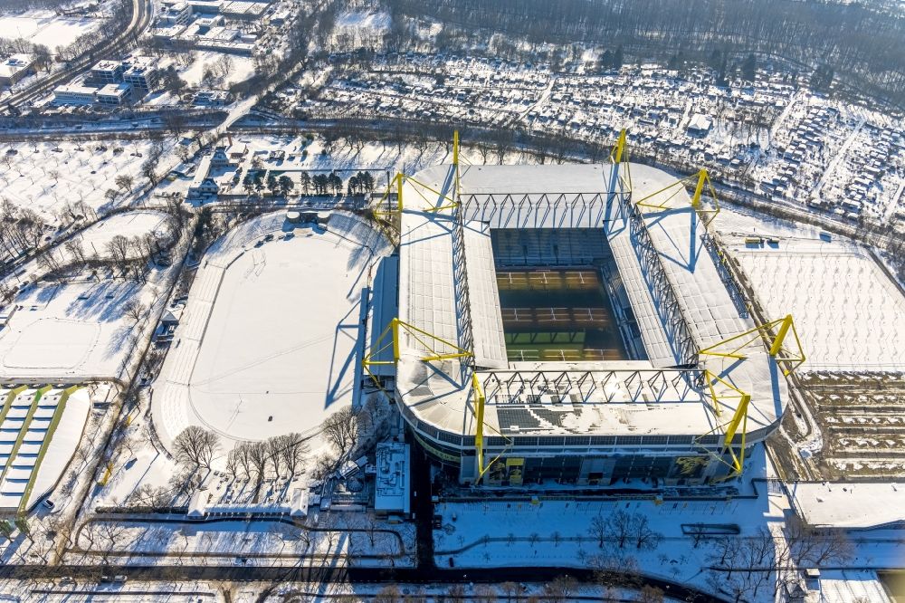 Dortmund von oben - Winterluftbild Arena des BVB - Stadion Signal Iduna Park in Dortmund im Bundesland Nordrhein-Westfalen